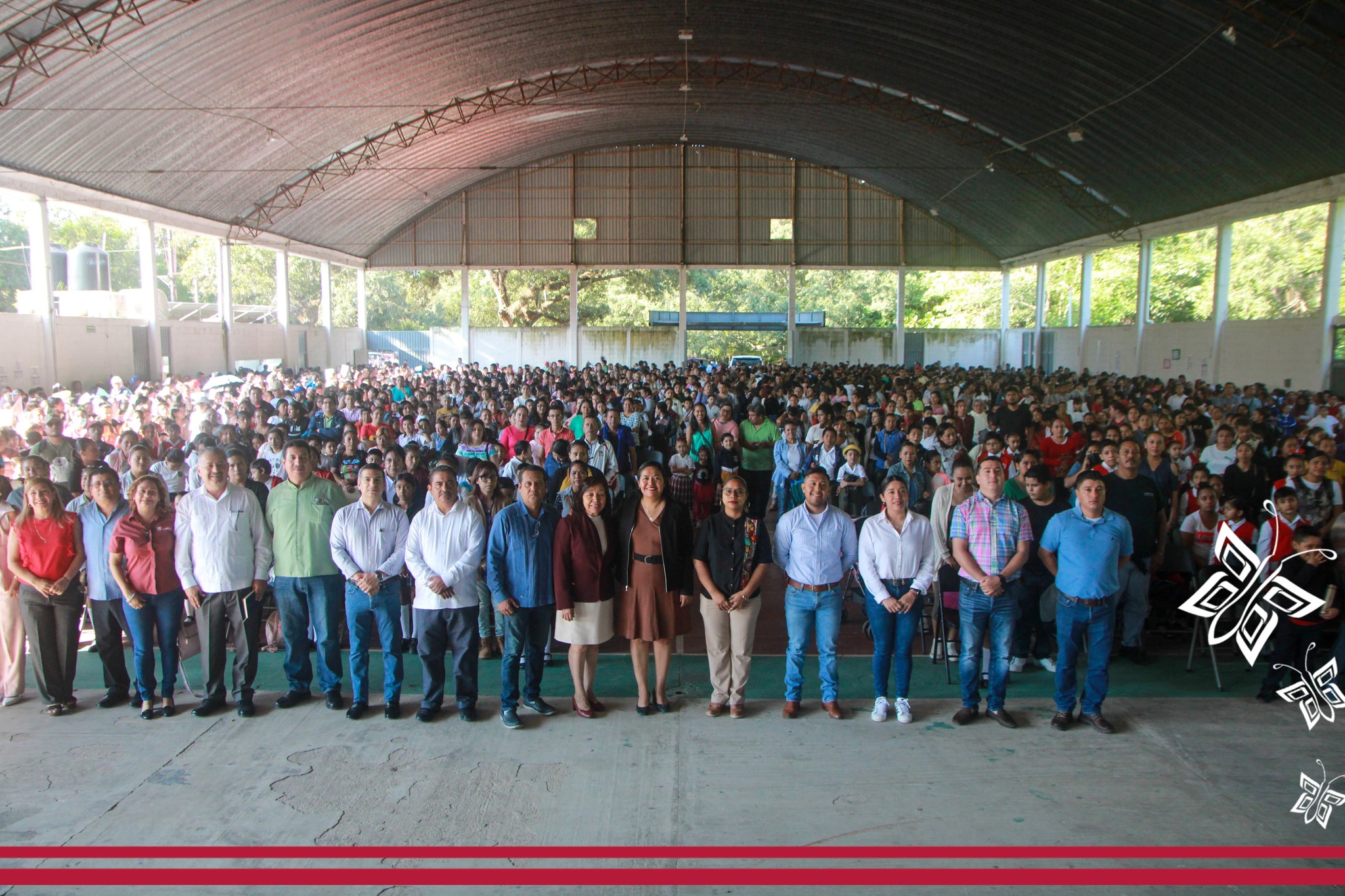 Ayuntamiento reconoce a mil 300 estudiantes de primaria