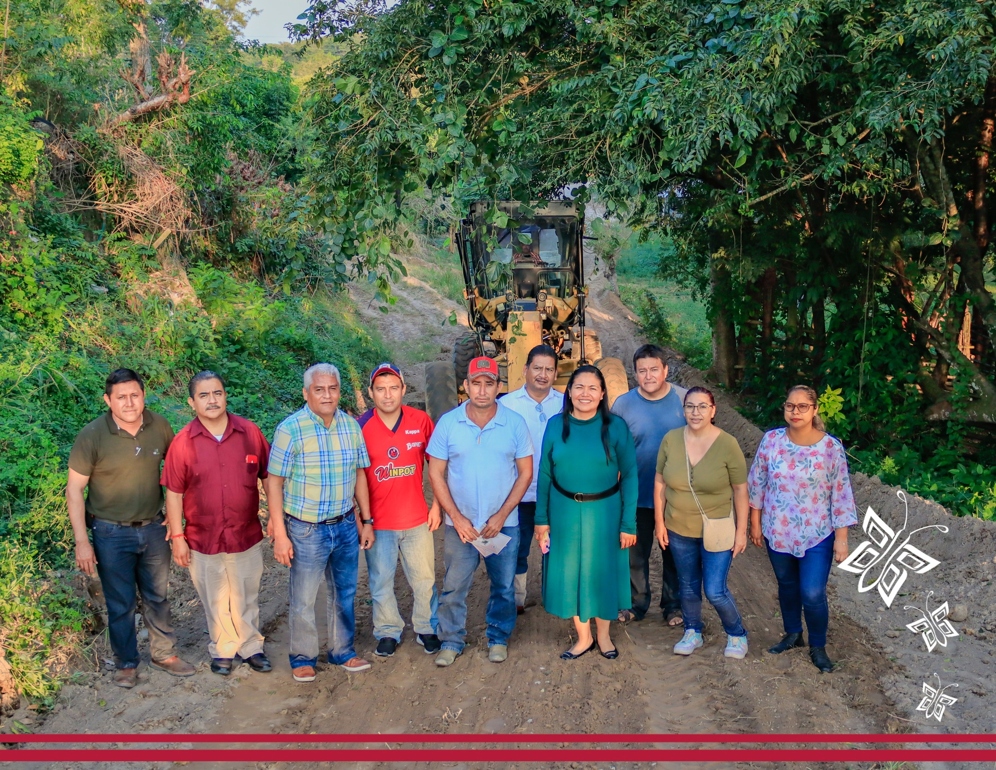 Alcaldesa Alfa Citlalli supervisa avance del “Bachetón” en caminos a comunidades